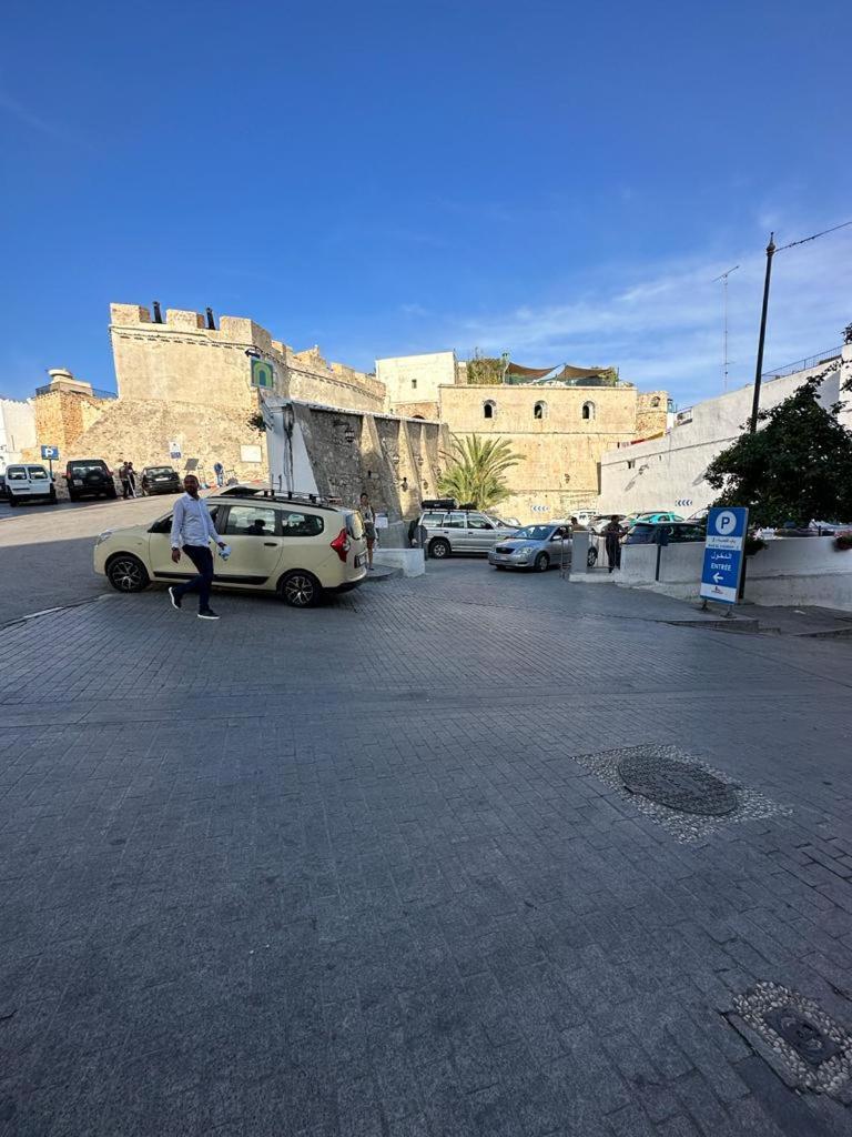 Aux 3 Portes Hotel Tangier Bagian luar foto