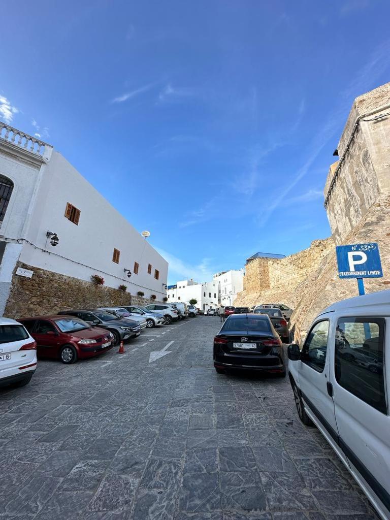 Aux 3 Portes Hotel Tangier Bagian luar foto